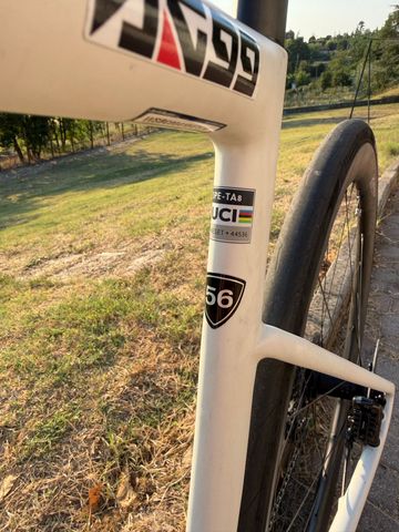 Specialized Tarmac Shimano Dura Ace 2024 Road & Gravel usato, Bianco — immagine 3 di 8