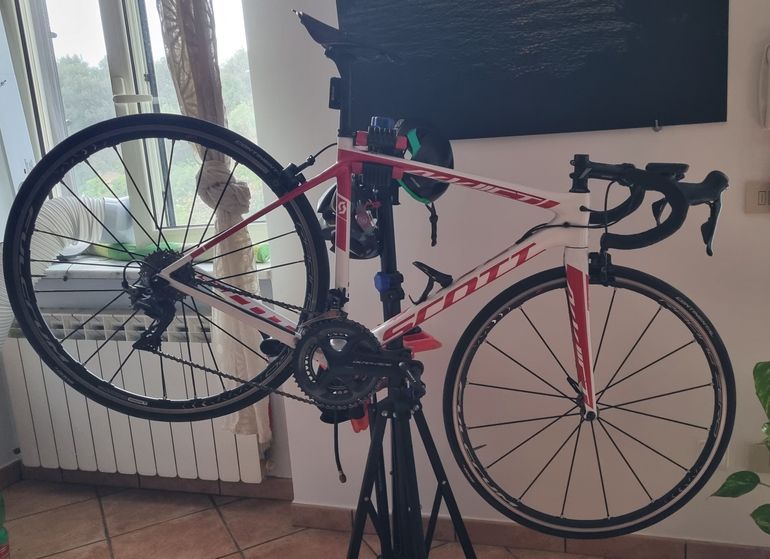 Scott Addict 15 2022 2020 Road & Gravel usato, Bianco — immagine 2 di 3