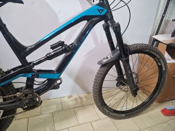YT Industries Capra 27 AL 2018 2018 Mountainbike usato, Nero — immagine 2 di 5