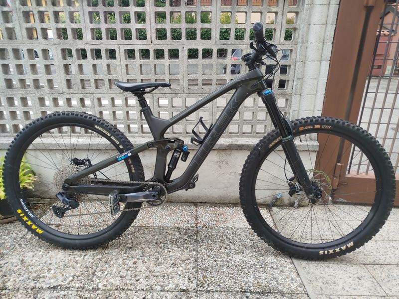 Used trek slash 9.7 gen5 carbon M/L Slash 9.7 Gen5 Carbonio 2022 MTB