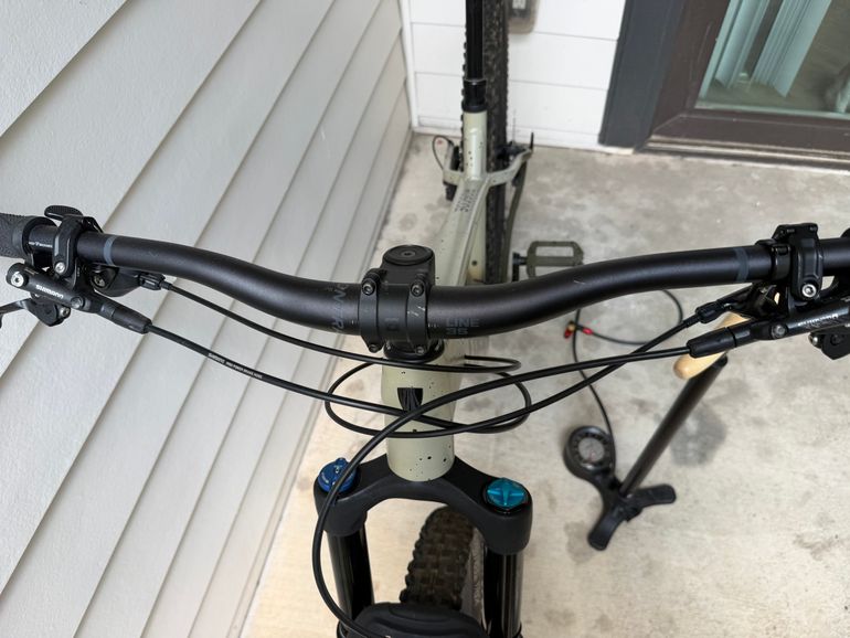 Used Trek Roscoe 9 2022 2022 Mountainbike, Green, 29 — image 11 of 18