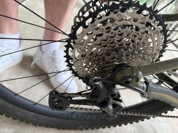 Used Trek Roscoe 9 2022 2022 Mountainbike, Green, 29 — image 6 of 18