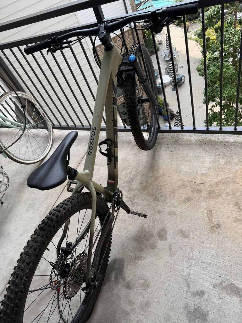 Used Trek Roscoe 9 2022 2022 Mountainbike, Green, 29 — image 15 of 18