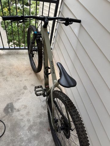 Used Trek Roscoe 9 2022 2022 Mountainbike, Green, 29 — image 2 of 18