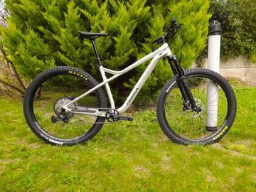 Orbea LAUFEY H-LTD 2023 2023 Mountainbike usato, Grigio chiaro — immagine 1 di 10
