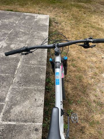 Orbea LAUFEY H-LTD 2023 2023 Mountainbike usato, Grigio chiaro — immagine 4 di 10