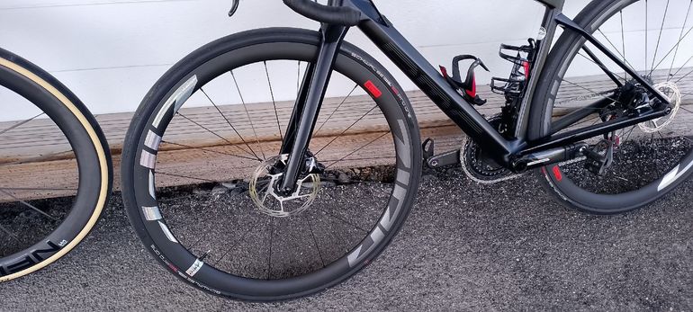 BMC Roadmachine SRAM Force eTap AXS 2025 Road & Gravel usato, Nero — immagine 8 di 14