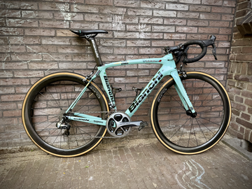 Tweedehands Bianchi Ex-Pro Oltre XR.2 - Former Race Bike of George Bennett (Team LottoNL-Jumbo) 2016 Road & Gravel — afbeelding 2 van 6