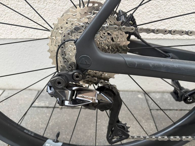 Canyon Ultimate CFR Di2 2023 2023 Road & Gravel de segunda mano, Negro — imagen 5 de 6