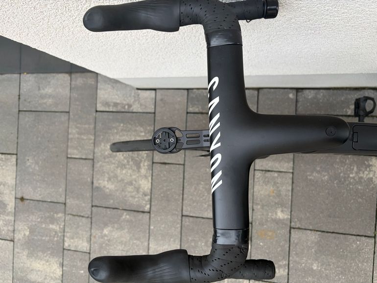 Canyon Ultimate CFR Di2 2023 2023 Road & Gravel de segunda mano, Negro — imagen 3 de 6