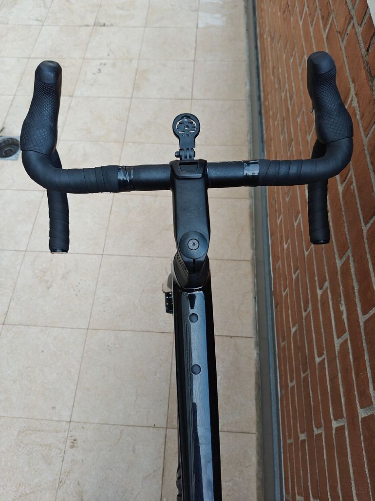 Used BMC Roadmachine 01 FOUR 2019 2019 Road & Gravel, Black — image 8 of 10