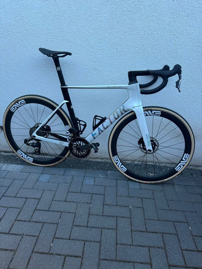 Factor Ostro SRAM Force eTap AXS 2026 Road & Gravel d'occasion