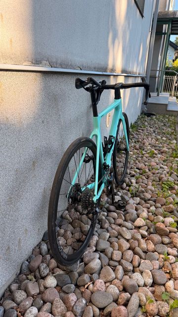 Used Bianchi Sprint 105 2025 2025 Road & Gravel, Blue — image 4 of 8