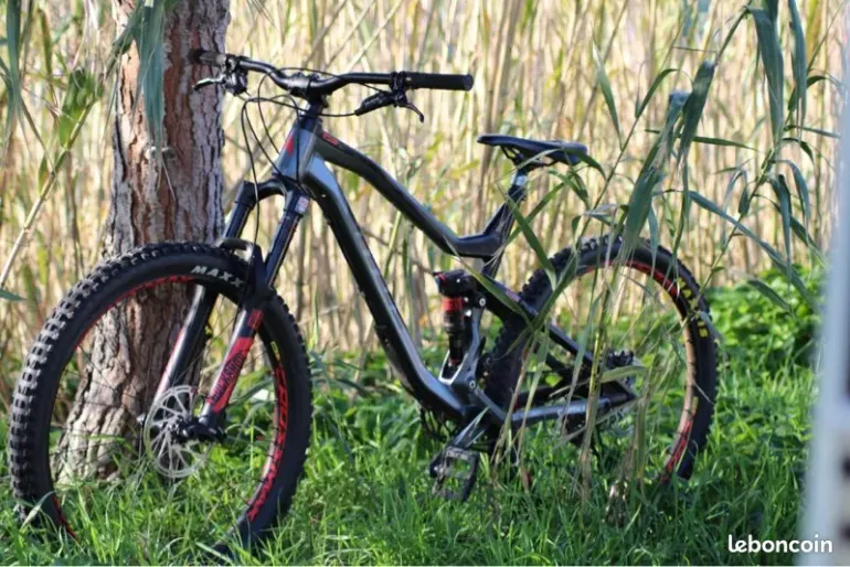 Tweedehands Vitus Escarpe 27 VR 2019 2019 Mountainbike — afbeelding 4 van 8