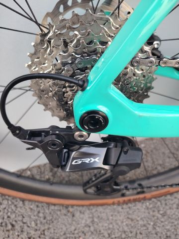 Bianchi Impulso COMP GRX 610 disc 2025 2025 Road & Gravel usato, Verde — immagine 5 di 7