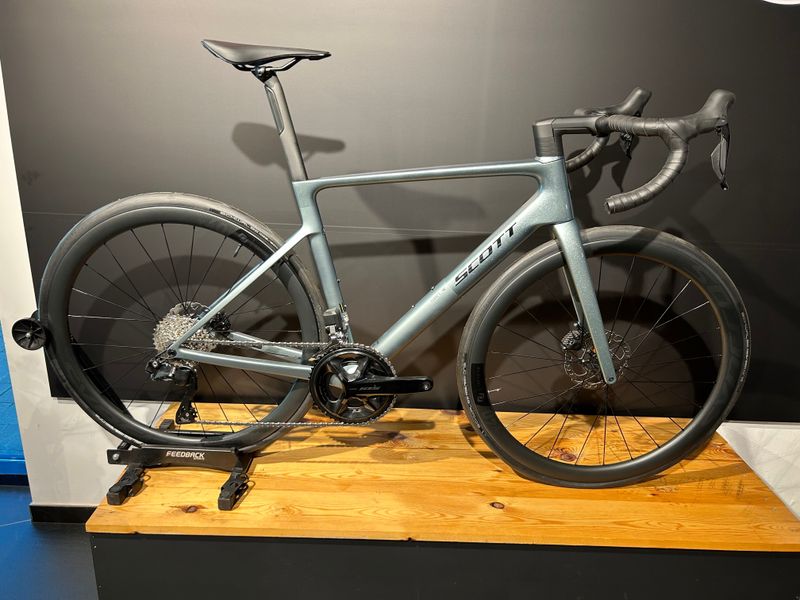 Used Scott Addict RC 30 2025 2025 Road & Gravel