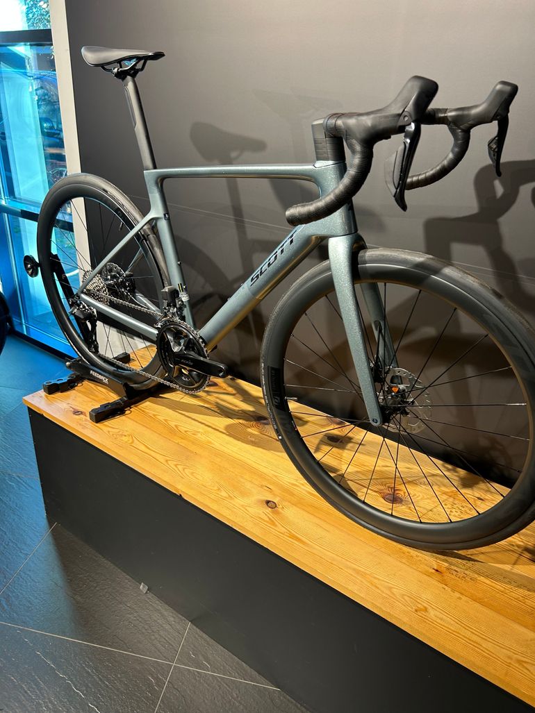Brugt Scott Addict RC 30 2025 2025 Road & Gravel — billede 3 af 3