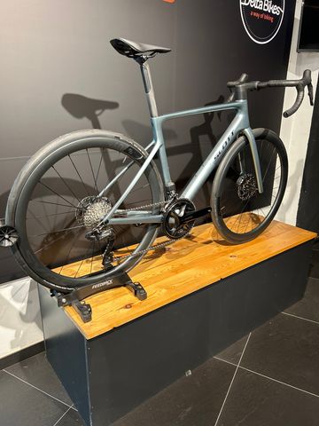 Brugt Scott Addict RC 30 2025 2025 Road & Gravel — billede 2 af 3
