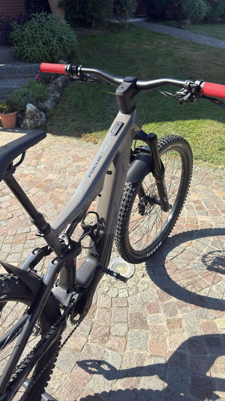Focus JAM² SL 8.7 2023 2023 Mountainbike de segunda mano, Gris claro — imagen 2 de 5