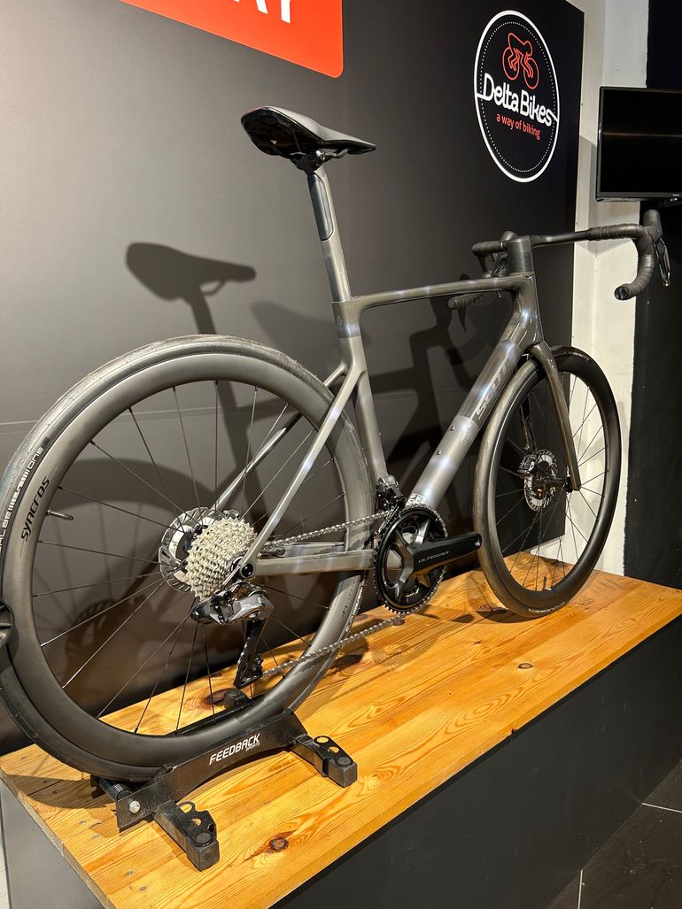 Scott Addict RC 10 2025 2025 Road & Gravel d'occasion — image 2 sur 3
