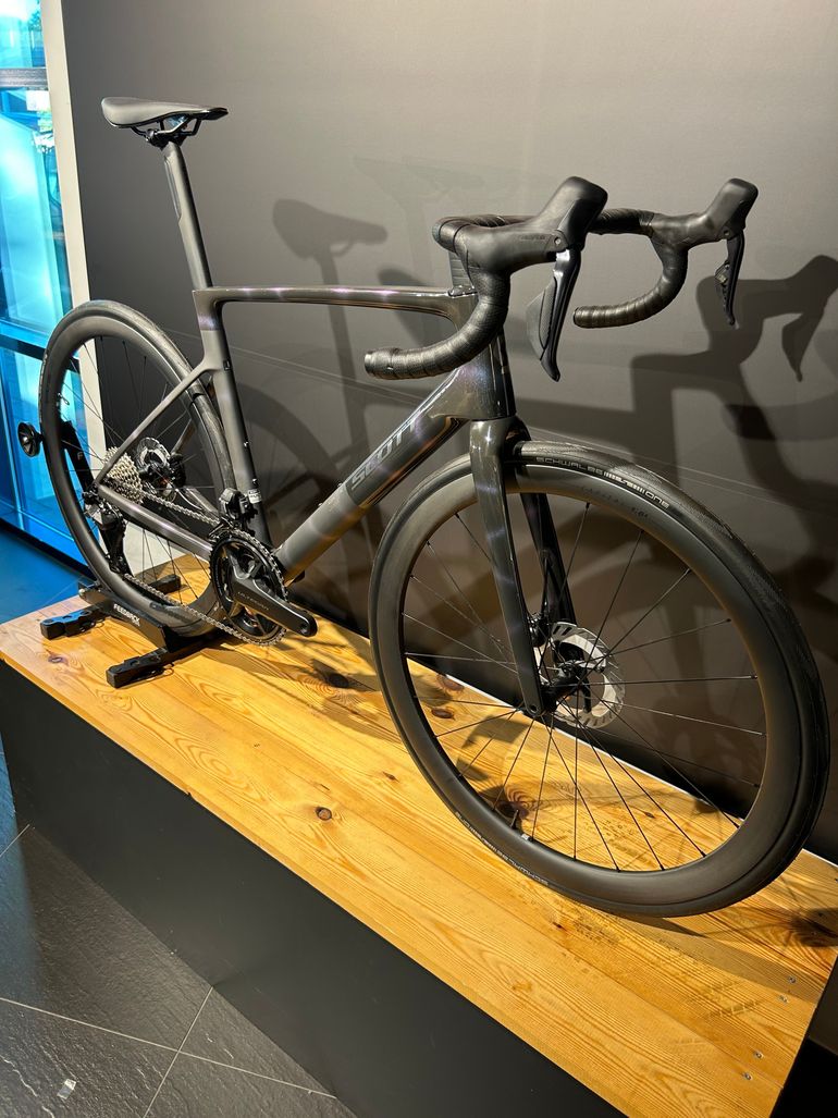 Scott Addict RC 10 2025 2025 Road & Gravel d'occasion — image 3 sur 3