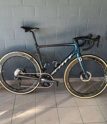 Used Scott Addict RC Pro 2024 2024 Road & Gravel, Blue — image 1 of 10
