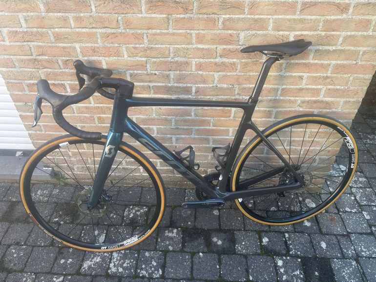 Used Scott Addict RC Pro 2024 2024 Road & Gravel, Blue — image 3 of 10
