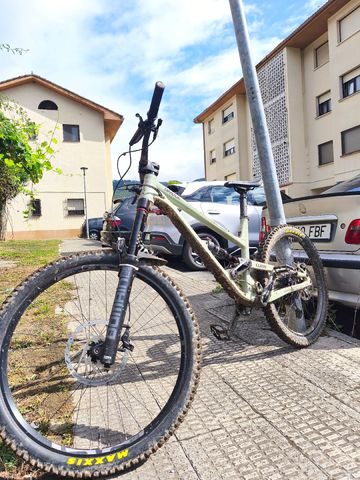 Used Commencal CLASH ORIGIN 2022 2022 Mountainbike, Green — image 2 of 4