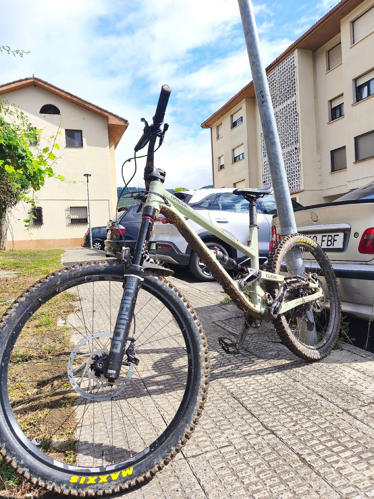 Used Commencal CLASH ORIGIN 2022 2022 Mountainbike, Green — image 2 of 4