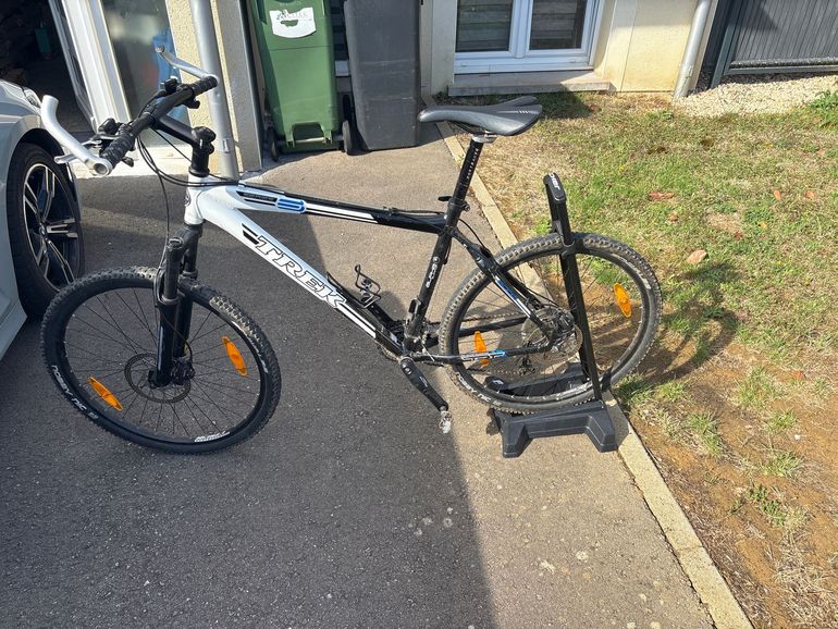 Used Trek 6000 2008 2008 Mountainbike, Black, 26 — image 2 of 3