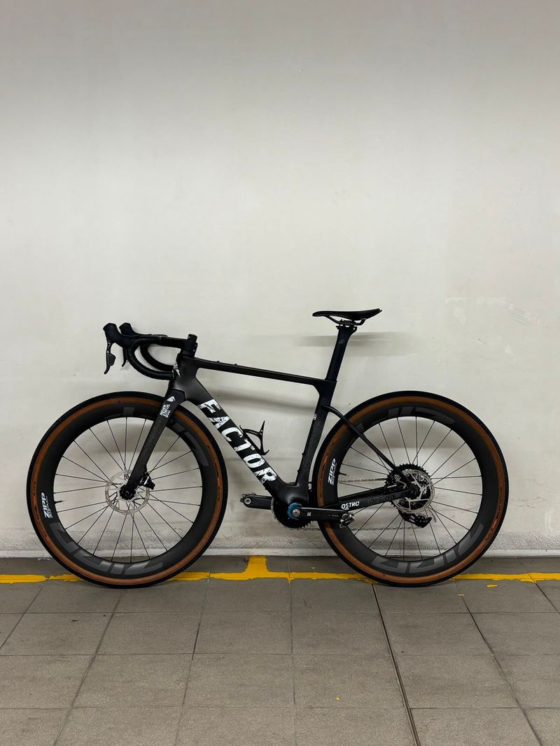 Factor Ostro Gravel - SRAM Force w/ Power Meter 2024 2024 Road & Gravel d'occasion