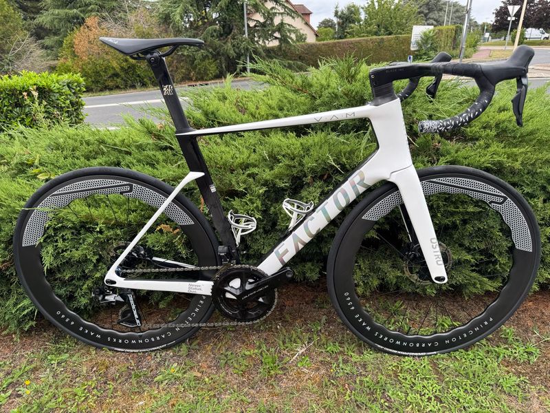 Factor Ostro Shimano Dura Ace Di2 2025 Road & Gravel d'occasion