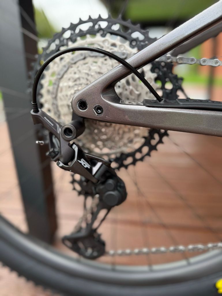 Orbea Oiz Shimano Deore XT 2023 Mountainbike usato, Grigio chiaro — immagine 13 di 17