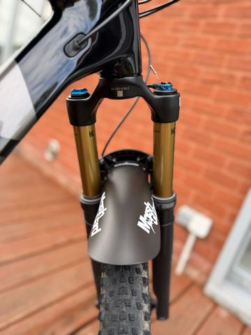 Orbea Oiz Shimano Deore XT 2023 Mountainbike usato, Grigio chiaro — immagine 16 di 17