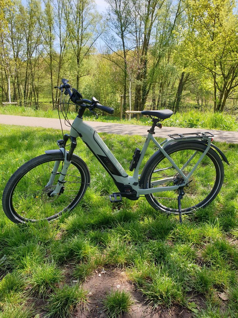 Used Cube kathmandu Hibrid Pro 625 Lunar Grey 2021 2021 Road & Gravel