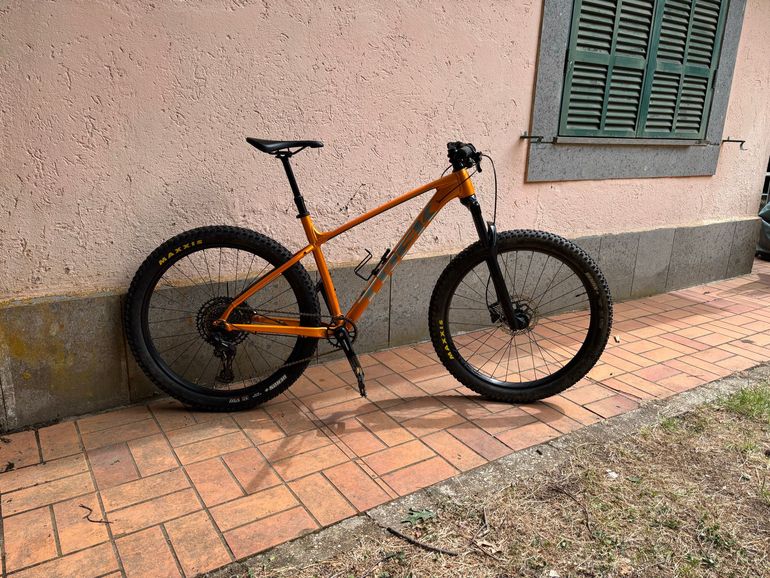 Used Trek Roscoe 7 2021 2021 Mountainbike, Orange, 27.5 — image 2 of 7