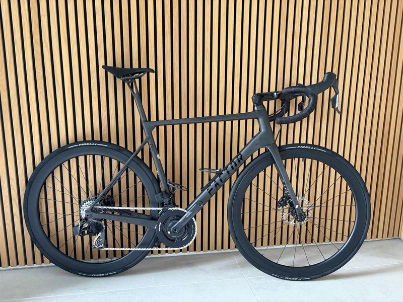 Použité Factor O2 Disc Black Inc. Edition (Stealth Black) 2020 Road & Gravel