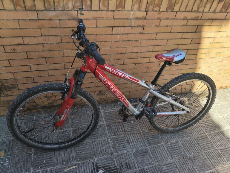 Used Trek T220 2010 2010 Mountainbike, Red, other — image 2 of 7