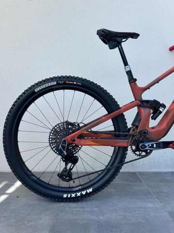 Tweedehands Lapierre Zesty CF SE 2024 2024 Mountainbike — afbeelding 3 van 6