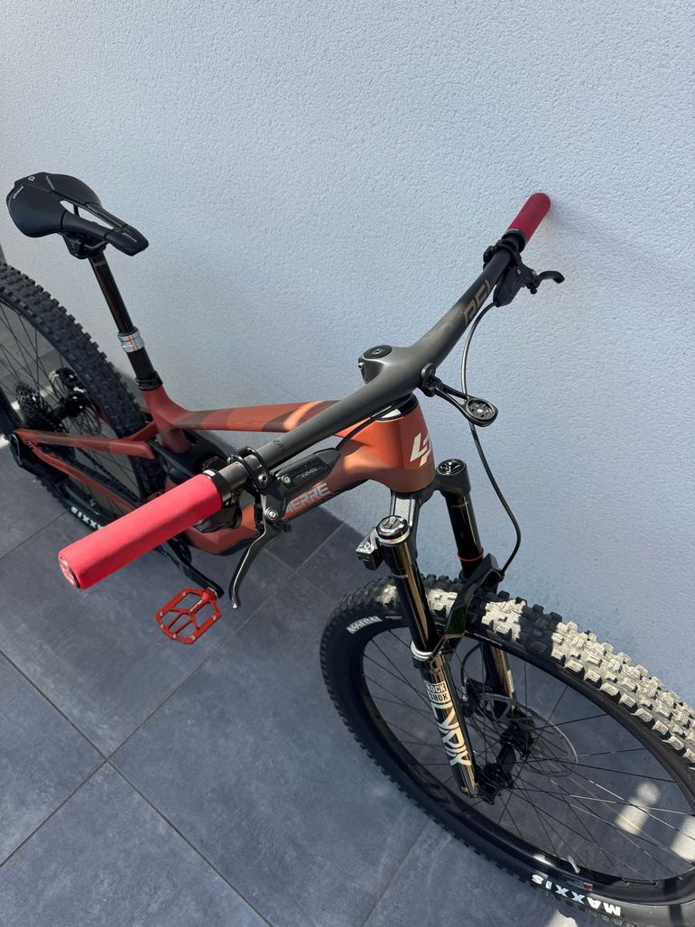 Tweedehands Lapierre Zesty CF SE 2024 2024 Mountainbike — afbeelding 4 van 6