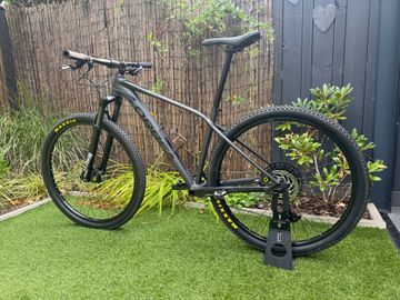 Used Orbea Alma SRAM NX Eagle 2019 Mountainbike, Light Gray — image 1 of 11