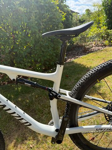 Used Specialized Epic Pro 2023 2023 Mountainbike, White, 29 — image 10 of 11