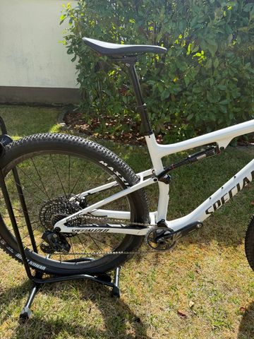 Used Specialized Epic Pro 2023 2023 Mountainbike, White, 29 — image 5 of 11