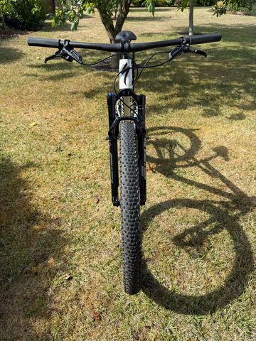 Used Specialized Epic Pro 2023 2023 Mountainbike, White, 29 — image 9 of 11