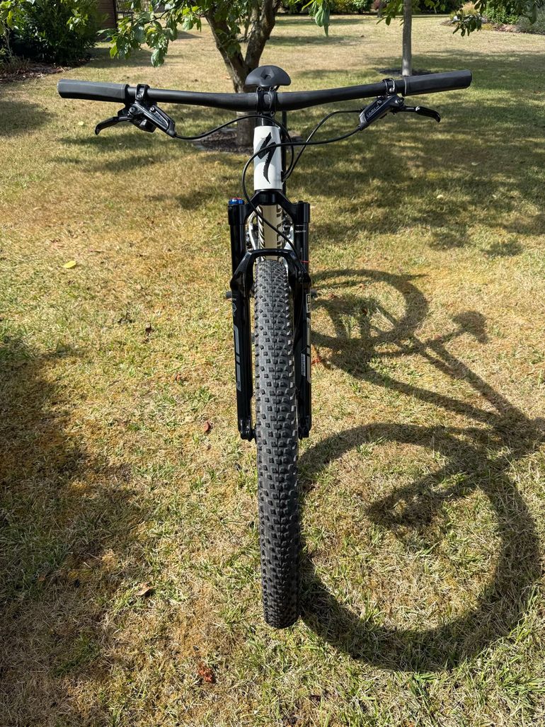 Used Specialized Epic Pro 2023 2023 Mountainbike, White, 29 — image 9 of 11