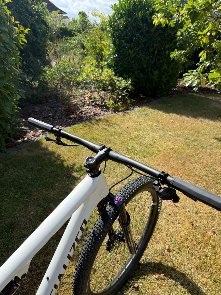 Used Specialized Epic Pro 2023 2023 Mountainbike, White, 29 — image 6 of 11