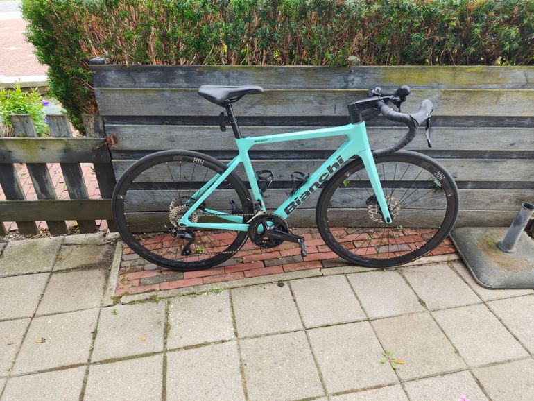 Used Bianchi Sprint 105 2024 2024 Road & Gravel, Green — image 2 of 5