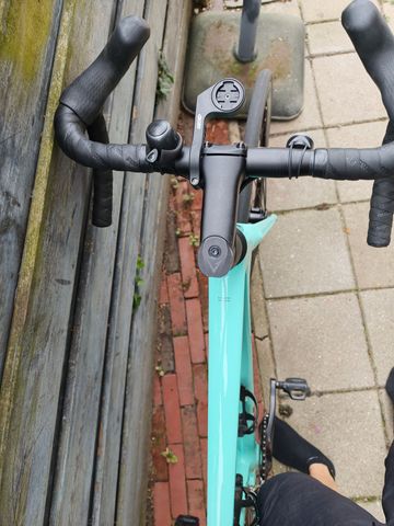 Used Bianchi Sprint 105 2024 2024 Road & Gravel, Green — image 4 of 5
