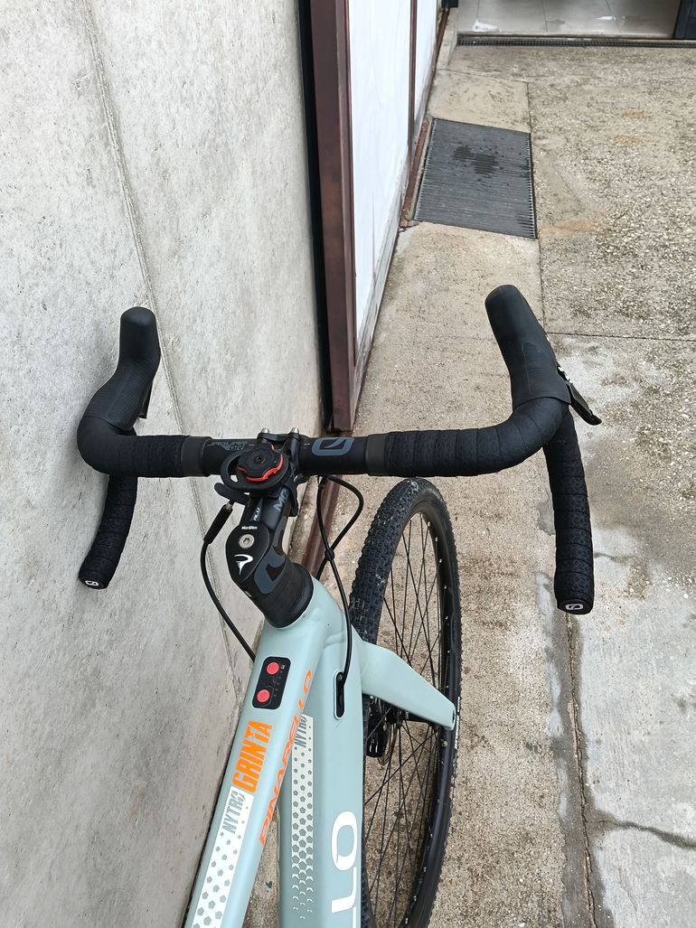 Pinarello Nytro Grinta Apex 2023 2023 Road & Gravel usato, Grigio chiaro — immagine 3 di 8
