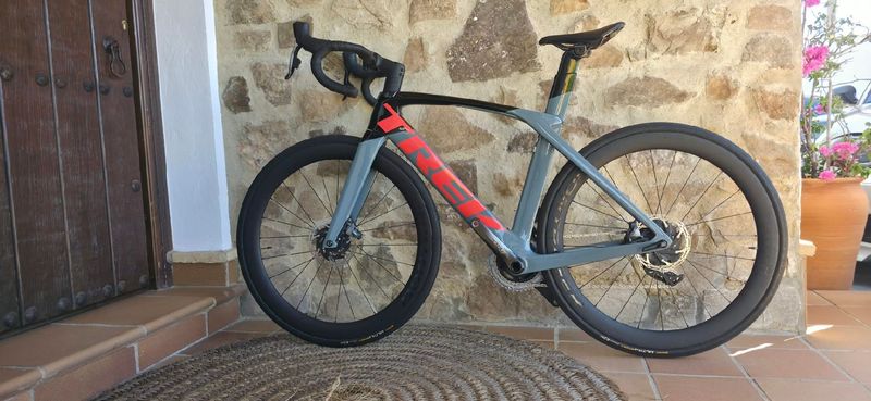 Trek Madone SL 7 AXS 2023 2023 Road & Gravel d'occasion